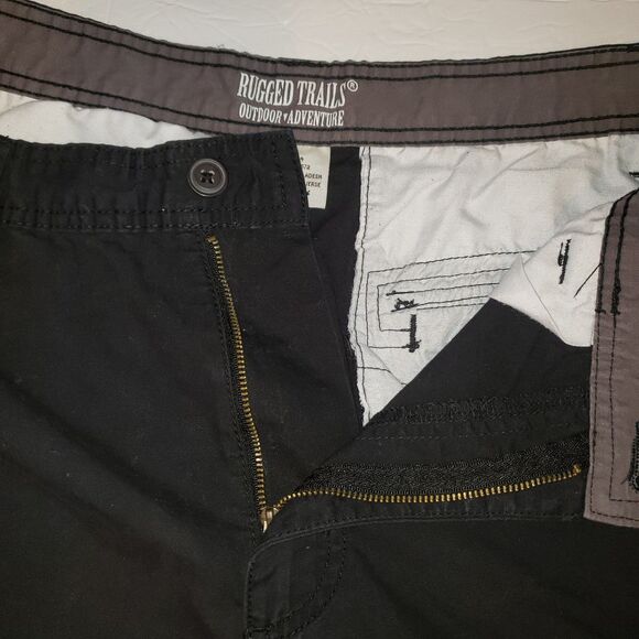 RUGGED TRAILS Black Cargo Shorts Mens Size 34 - Picture 3 of 7
